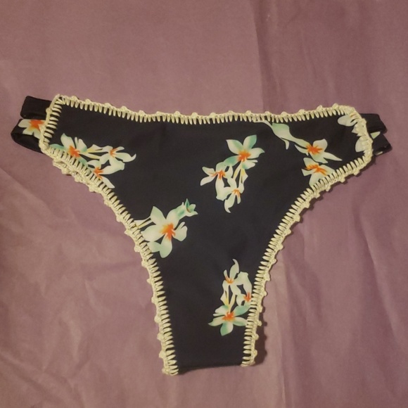 Flower Printed Bikini - Picture 6 of 6